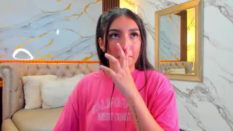 Snapshot of mia_russell_ chatting on September 2025 07:58:02 PM Mia online show from September 2025 07:58:02 PM