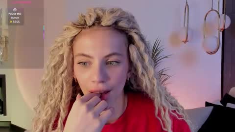 Mia online show from October 2025 06:10:01 AM