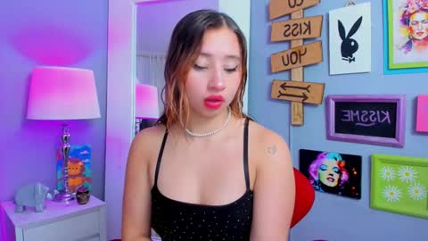 Mia  online show from December 2025 12:03:02 PM