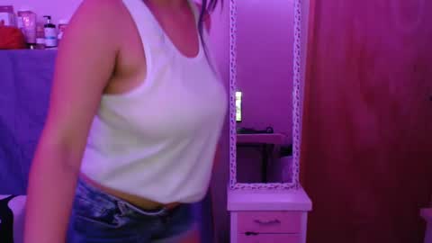 Snapshot of mia_smithl chatting on February 2025 05:12:01 AM mia_smithl online show from February 2025 05:12:01 AM