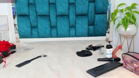 Mia sophiia online show from March 2025 08:52:02 AM