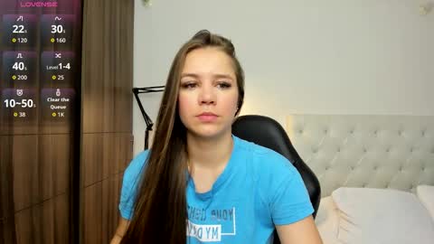 Mia online show from November 2025 12:05:02 PM