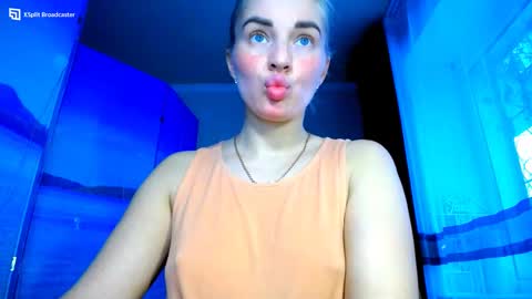 Snapshot of mia_sunnyy chatting on December 2024 01:00:01 PM Mia. online show from December 2024 01:00:01 PM