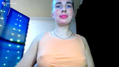 Snapshot of mia_sunnyy chatting on December 2024 09:43:02 PM Mia. online show from December 2024 09:43:02 PM