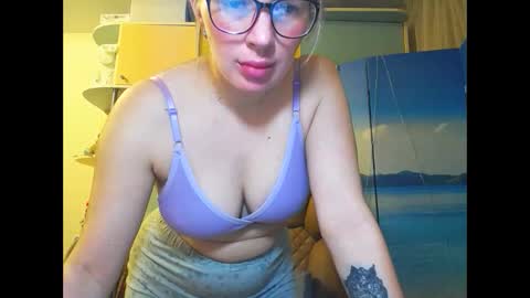 Mia. online show from November 2025 09:35:02 PM