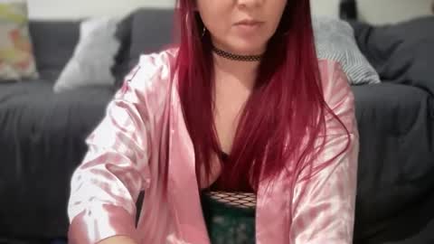 Mia online show from December 2025 06:16:01 PM