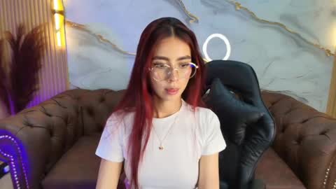 Mia online show from September 2025 01:35:02 PM