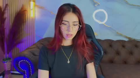 Mia online show from October 2025 01:41:02 PM