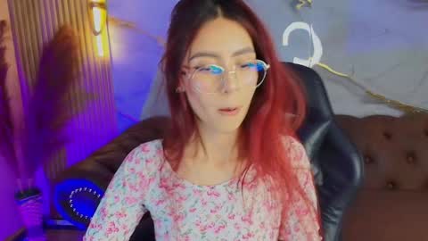 Mia online show from October 2025 02:08:02 PM