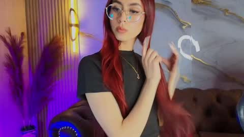 Mia online show from October 2025 02:29:01 PM