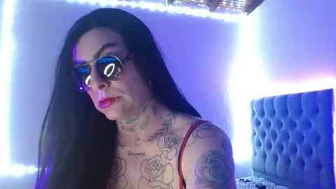 MIA VANTT online show from March 2026 09:10:01 PM