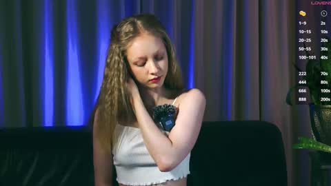 Mia online show from October 2025 03:12:02 PM