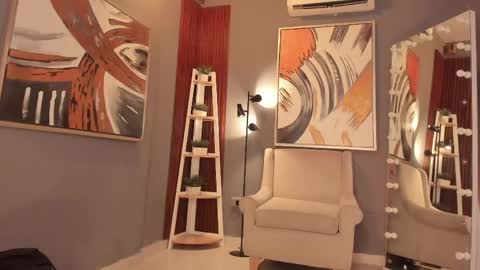 Snapshot of mia_velve chatting on May 2026 10:55:01 AM Mia online show from May 2026 10:55:01 AM