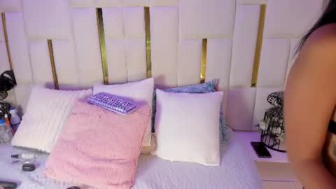 mia_vy online show from June 2026 03:07:01 AM