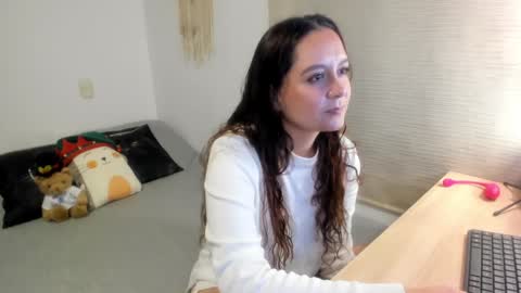 Mia   online show from December 2024 05:18:02 PM