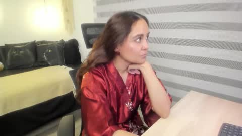 Mia   online show from November 2025 07:46:02 PM