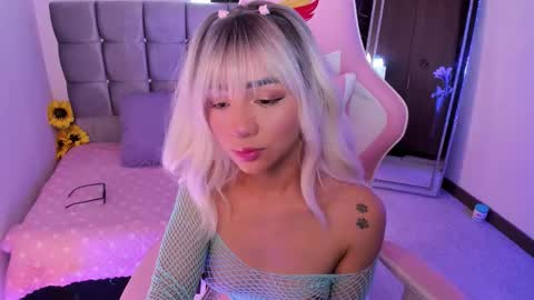 mia  nicolle online show from September 2025 12:59:02 PM