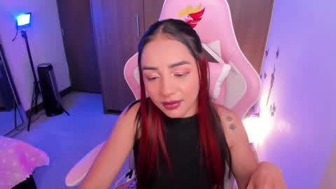 mia  nicolle online show from January 2026 01:42:02 AM