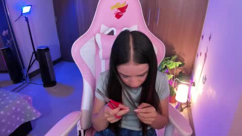 mia  nicolle online show from January 2026 12:03:01 AM