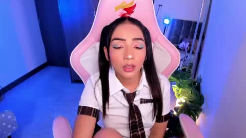 mia  nicolle online show from June 2026 01:10:02 AM