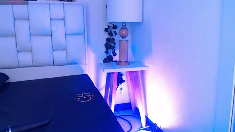 Mia online show from February 2025 12:01:02 PM