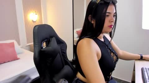 M I A online show from September 2025 07:47:02 PM