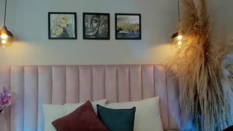 Mia online show from December 2025 03:22:02 AM