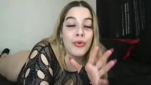 Mia Moji online show from March 2026 01:07:02 PM