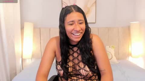Mia online show from September 2025 12:38:02 PM