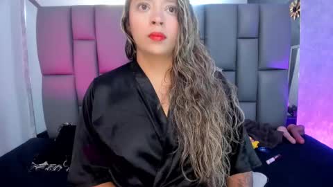Mia online show from March 2025 12:05:02 PM