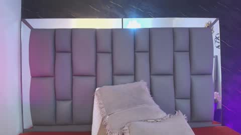 Mia online show from February 2026 12:12:01 PM