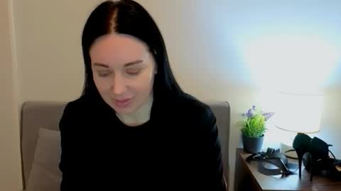 Mia online show from March 2026 04:21:02 PM