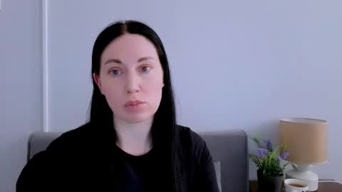 Mia online show from April 2026 03:09:01 PM