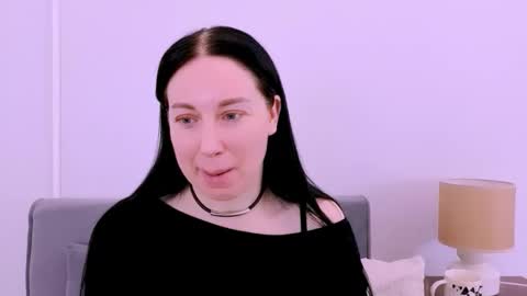 Mia online show from April 2026 03:30:02 PM