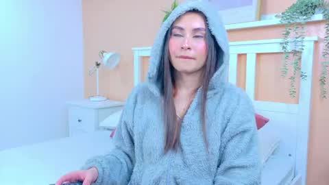 miaanderson__ online show from April 2026 12:37:01 PM