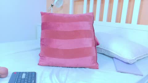 miaanderson__ online show from April 2026 06:10:01 PM