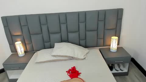 mia red hair molly short hair online show from January 2025 02:41:01 AM