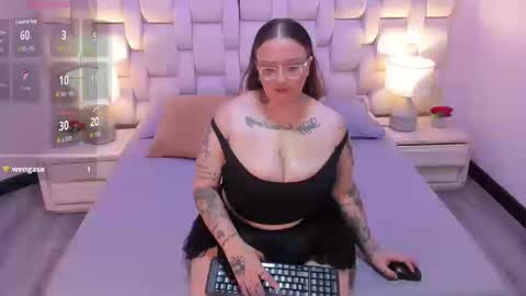 mia red hair molly short hair online show from September 2025 04:12:01 PM