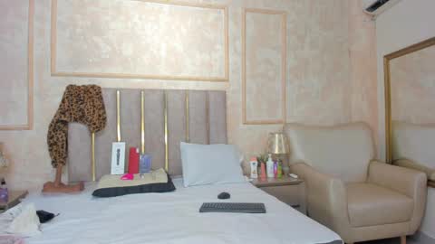 Miaasummer online show from April 2026 11:36:01 AM