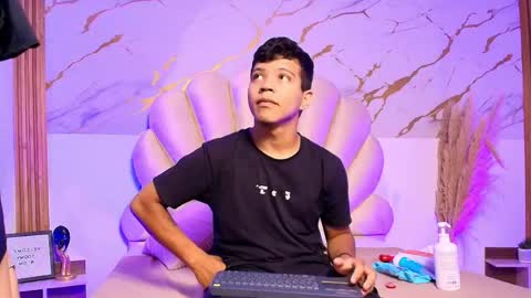 MiaayHero online show from April 2026 07:29:02 PM