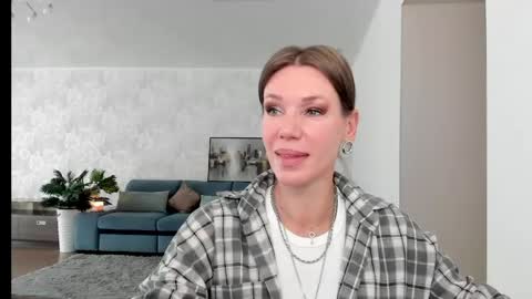 Mia online show from May 2026 05:03:02 AM