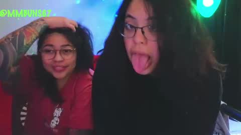 Mia online show from October 2025 02:31:01 AM