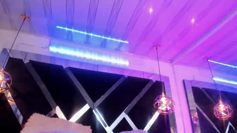 Mia online show from November 2025 02:11:02 AM