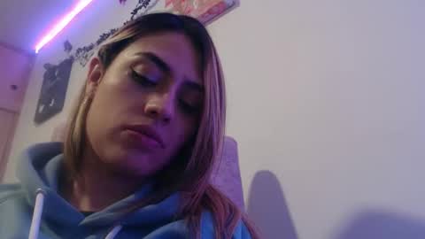 Miia  online show from November 2025 03:43:02 AM