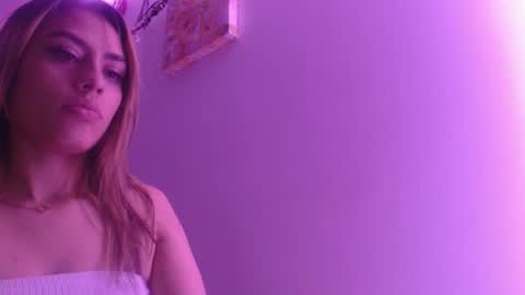 Miia  online show from November 2025 10:47:02 PM