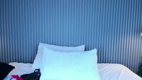 mia online show from April 2026 02:15:02 AM