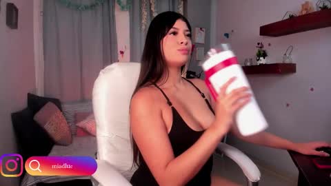 Mia online show from October 2025 01:53:02 AM