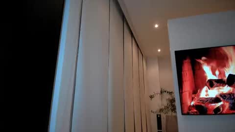 Mia online show from September 2025 11:05:02 PM