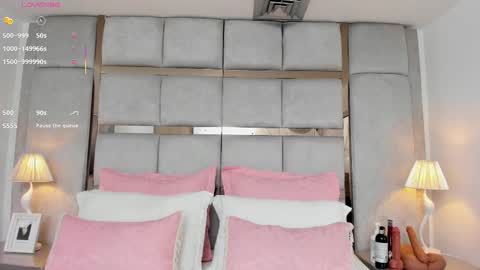 Call me Mia online show from October 2025 08:40:01 PM