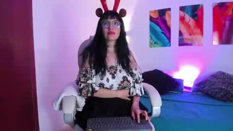 Mia online show from December 2024 01:24:02 PM